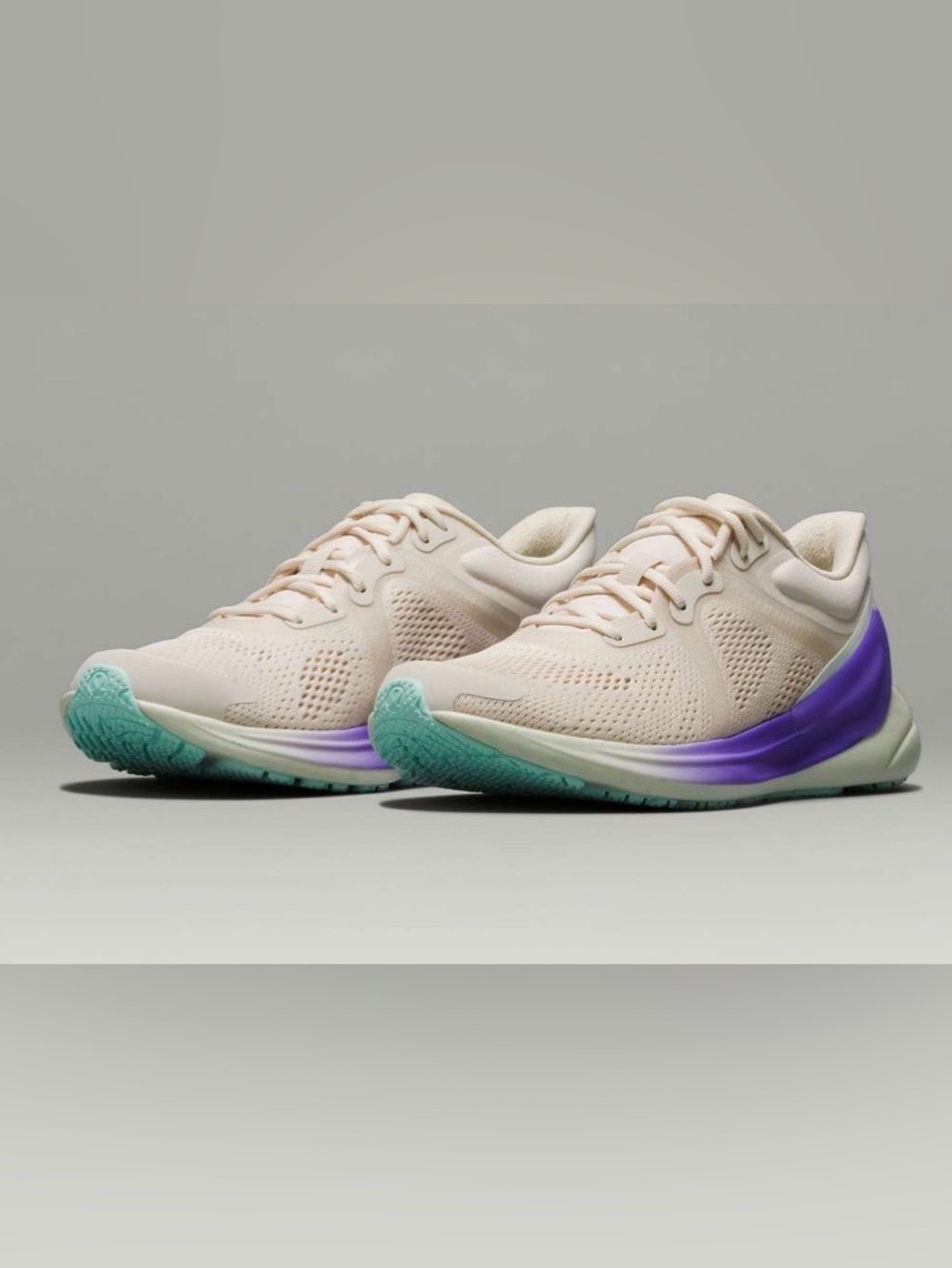 NIB New Lululemon Blissfeel Womens Running Shoe
Light Ivory / Charged Indigo / D